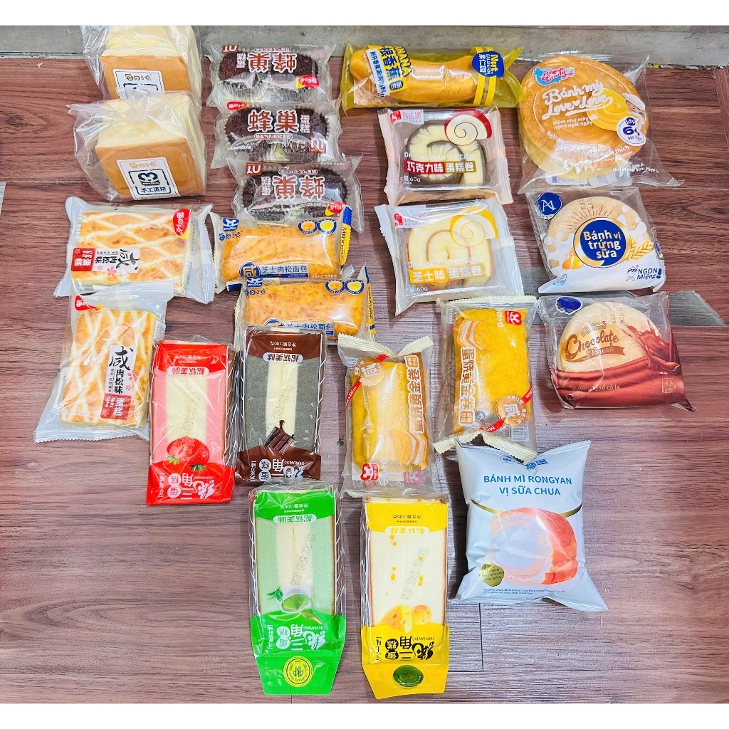 Thùng 2 kg bánh bông lan mix đa dạng, bánh tam giác tại cửa hàng uy tín